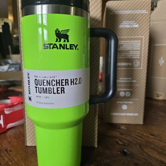 STANLEY THE FLOWSTATE QUENCHER H2.0 TUMBLER 40OZ- NEON GREEN NEW - Picture 3 of 4